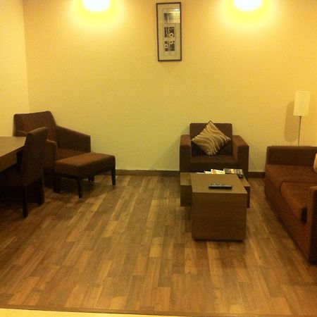 Vibe By The Lalit Traveller Hotel Faridabad Exterior photo