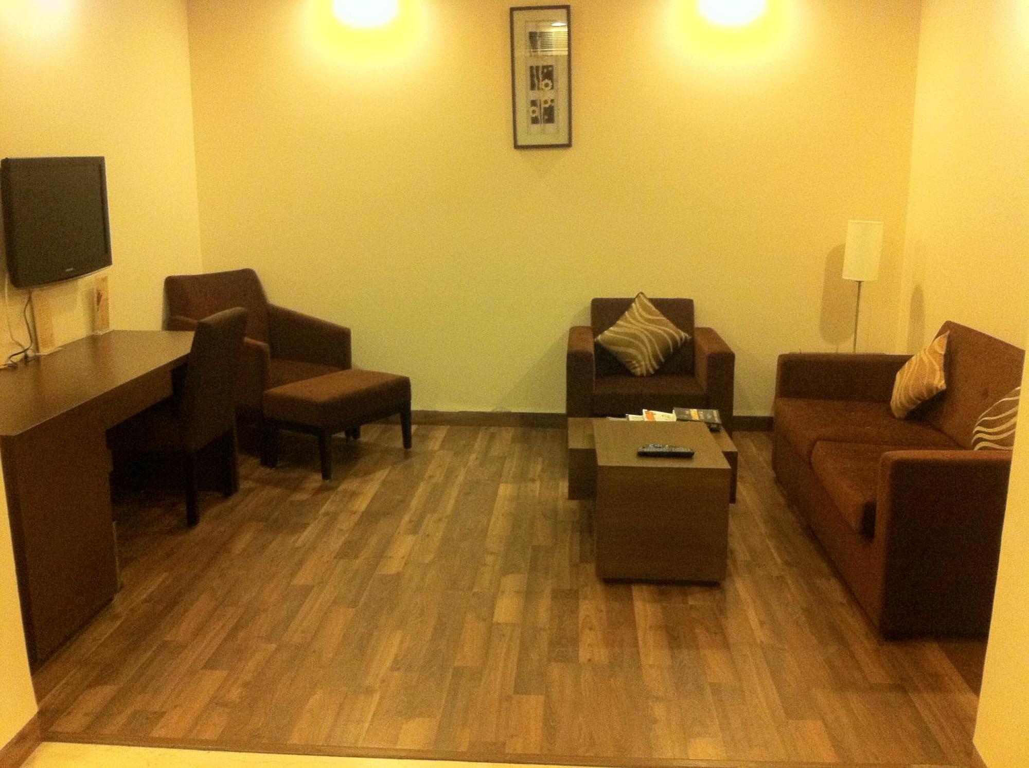 Vibe By The Lalit Traveller Hotel Faridabad Exterior photo